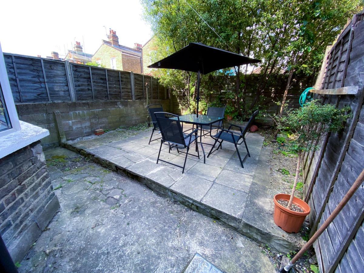 4 Bedroom House Parking & Garden Near Central Сasa de vacaciones Londres