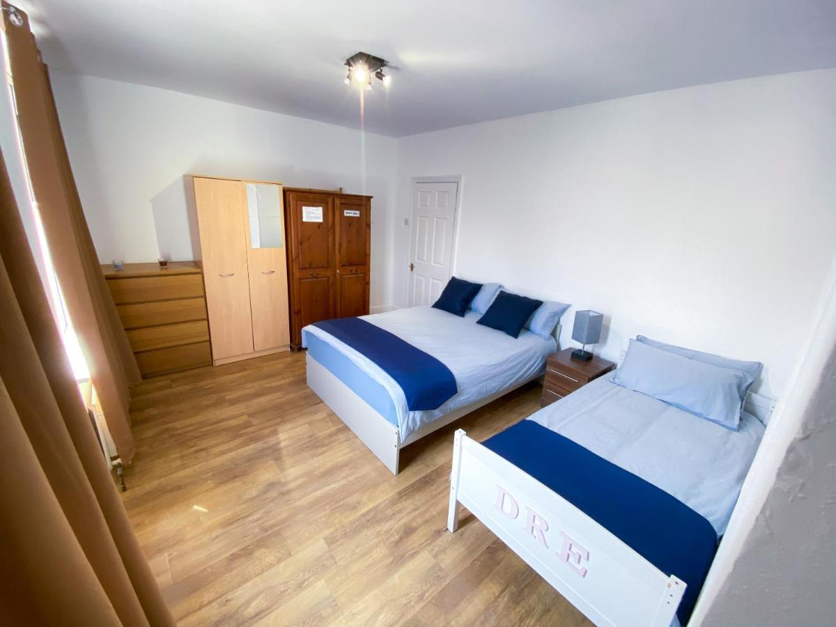 4 Bedroom House Parking & Garden Near Central * Londres