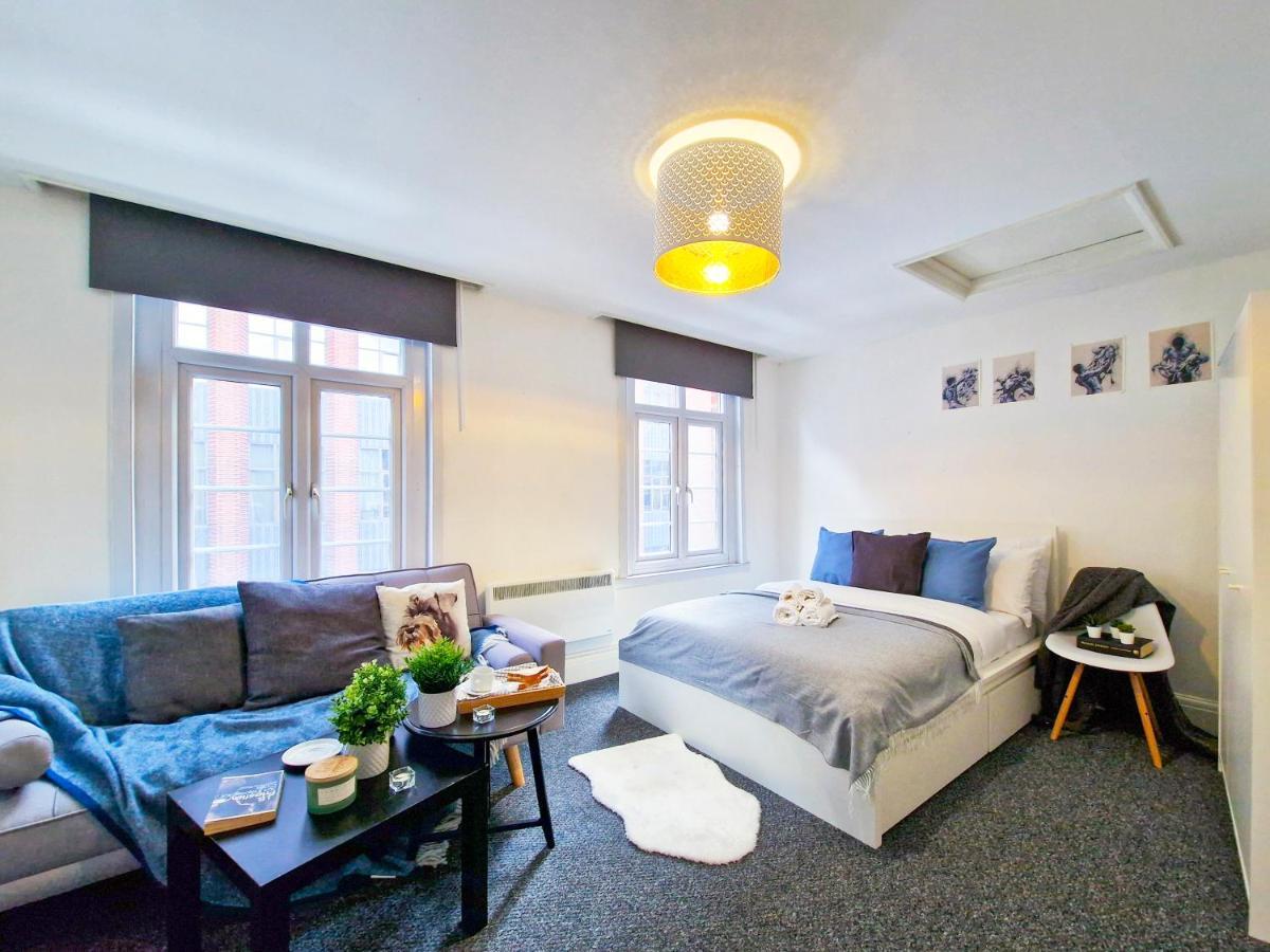 Spacious With Sofa Habitación en casa particular Londres