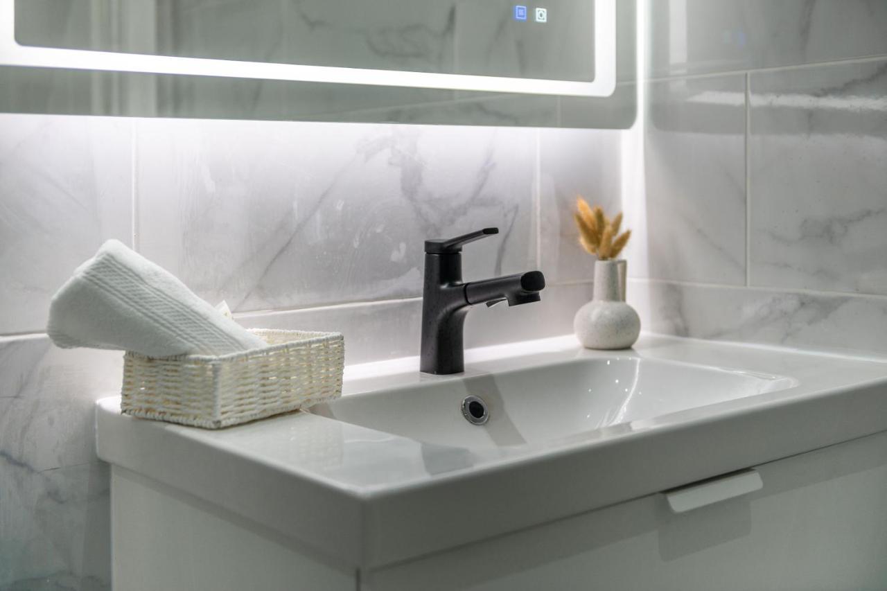 Luxury Near Central Apartment *