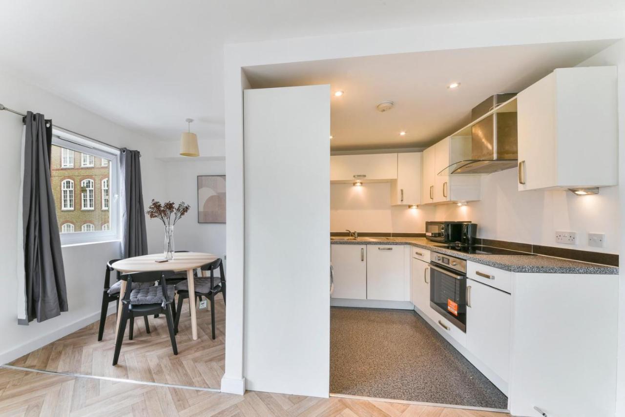 Appartement Amazing 2 Bedroom Flat In Canary Wharf Londen