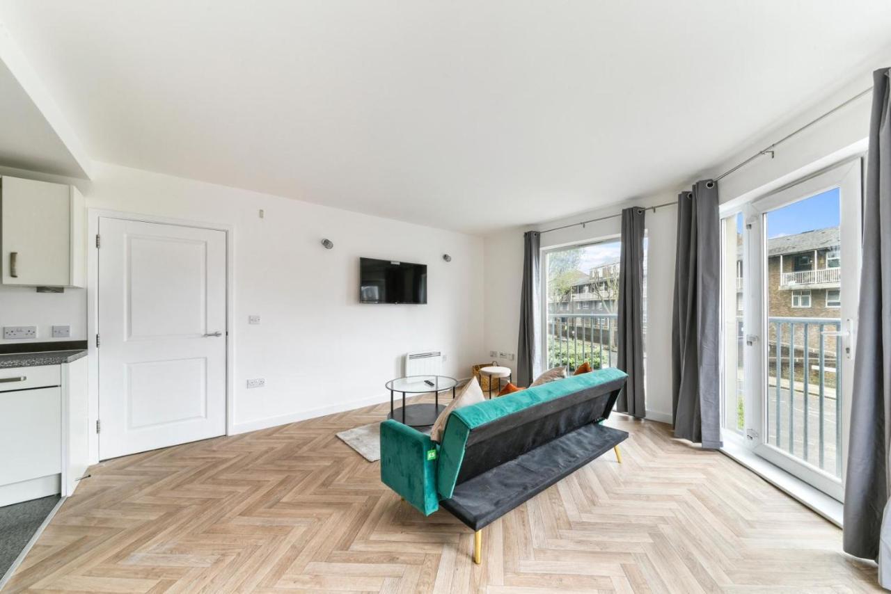 Appartement Amazing 2 Bedroom Flat In Canary Wharf Londen