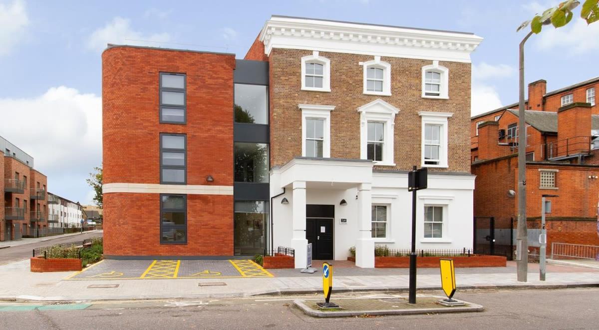 Stunning Modern At Seven Sisters Located In