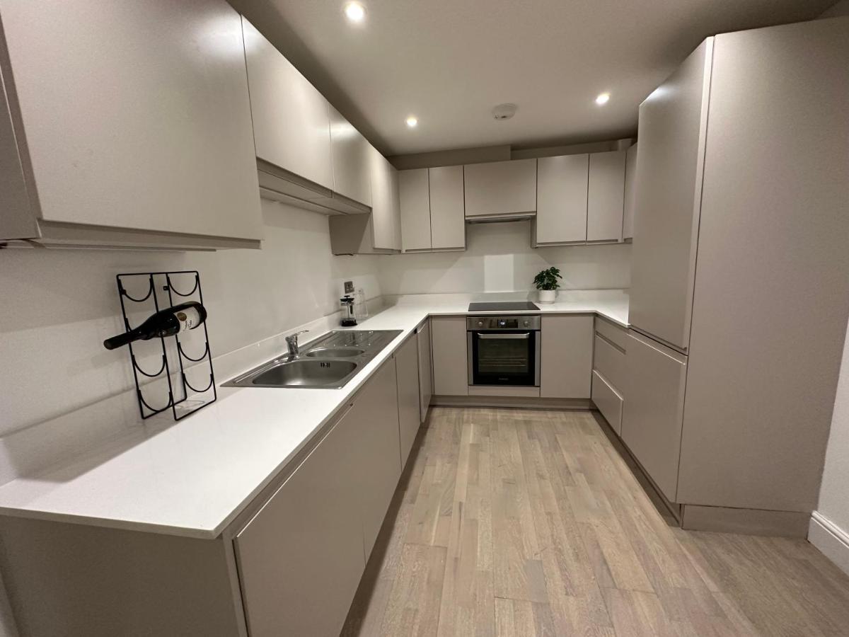 Brilliant Private Bedroom & En-suite In New Flat -1a August House Londres