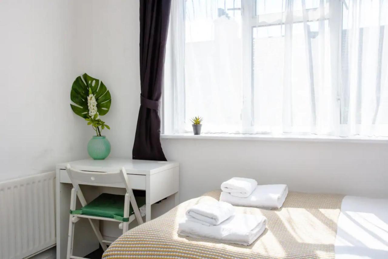 Vakantiehuis Stylish 4bd House With Private Garden - Stratford *