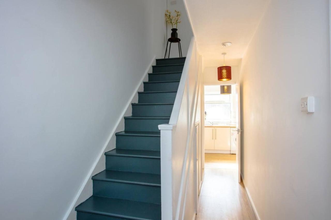 Stylish 4bd House With Private Garden - Stratford *