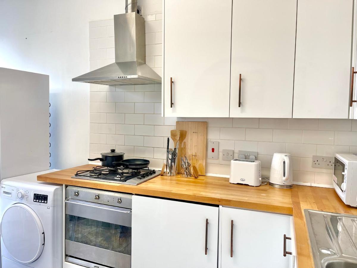 Archway Station Big Bedroom Flat * London