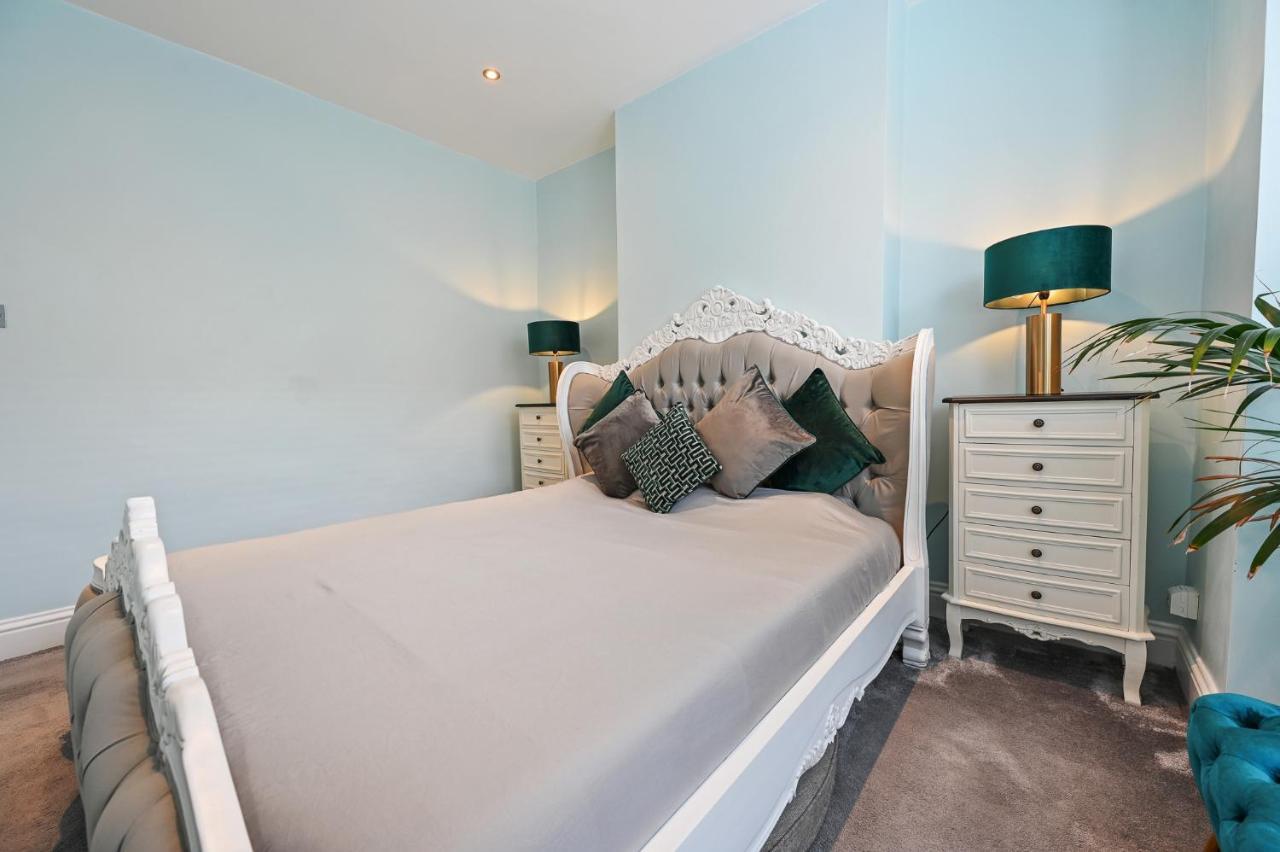Wembley Luxury Residence- Opulence House Holiday home