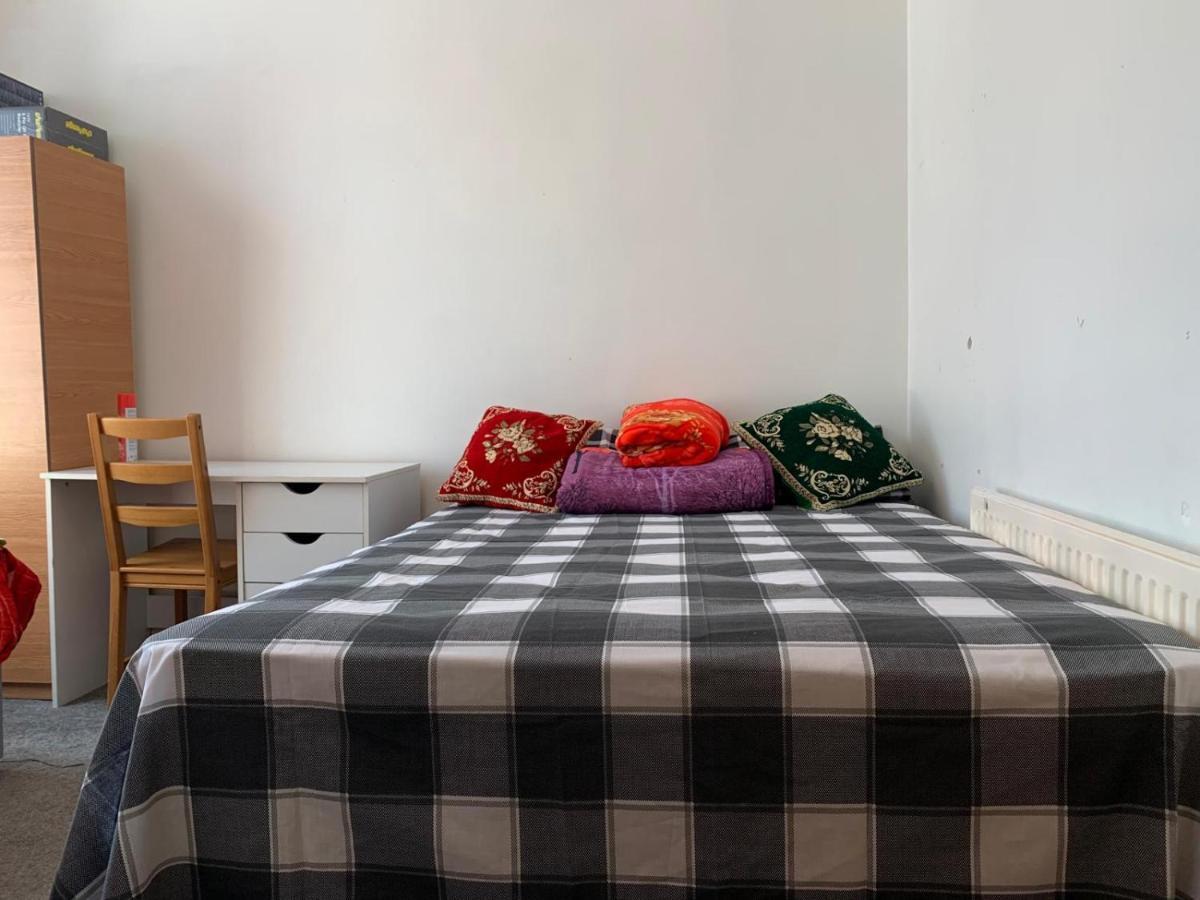Gasthuis Double Bedroom Near The St Street Rail Station