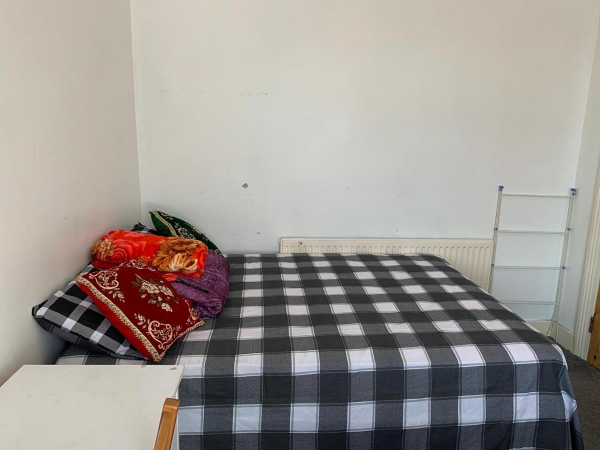 Double Bedroom Near The St Street Rail Station Londen