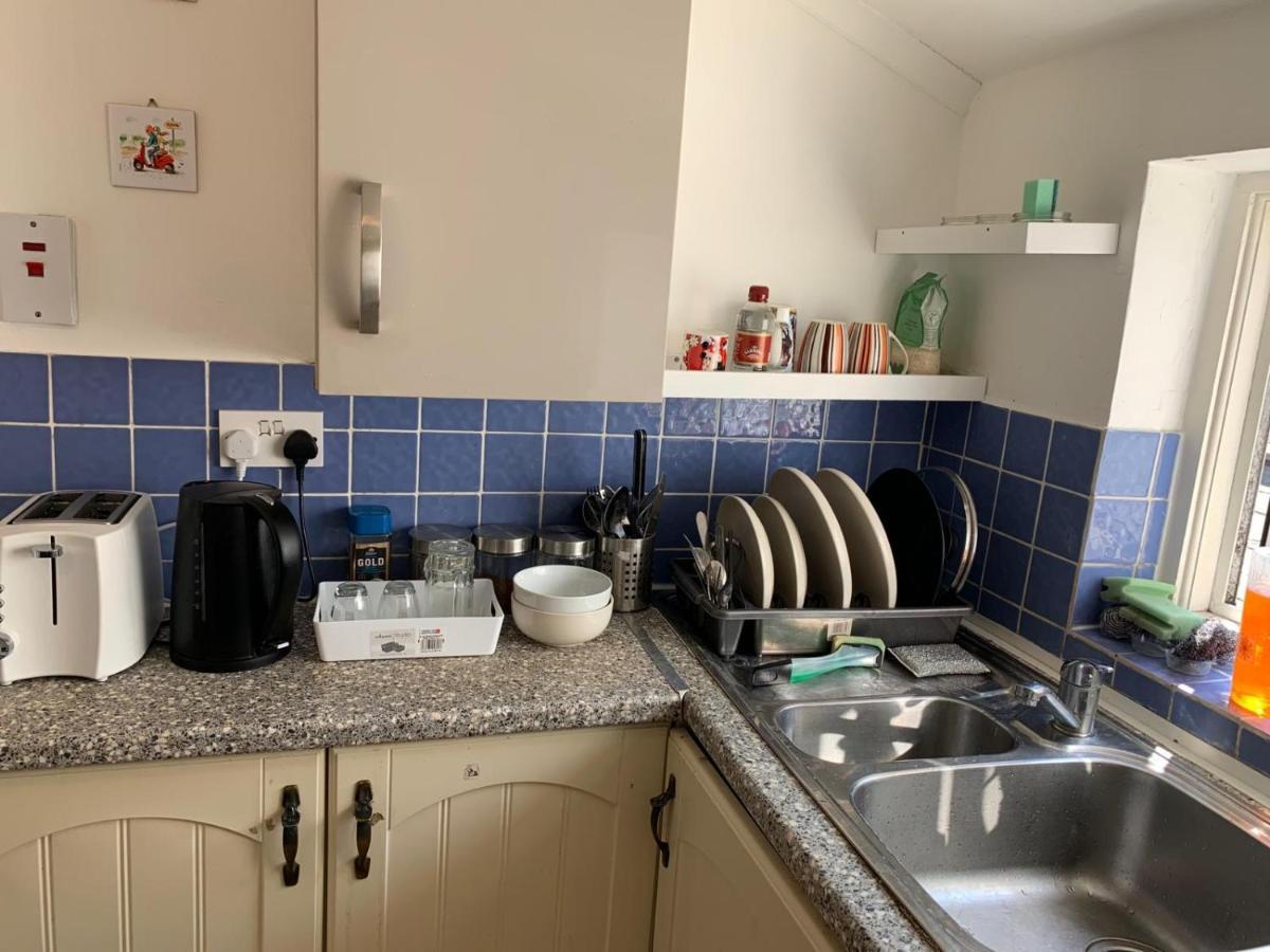 Double Bedroom Near The St Street Rail Station Londen