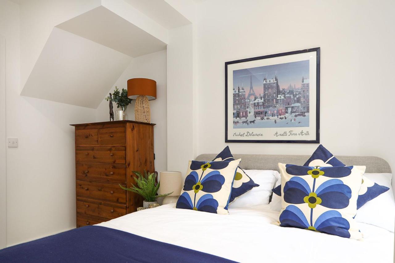The Secret, 1 Bed Flat With Patio - Zone 2 Londen