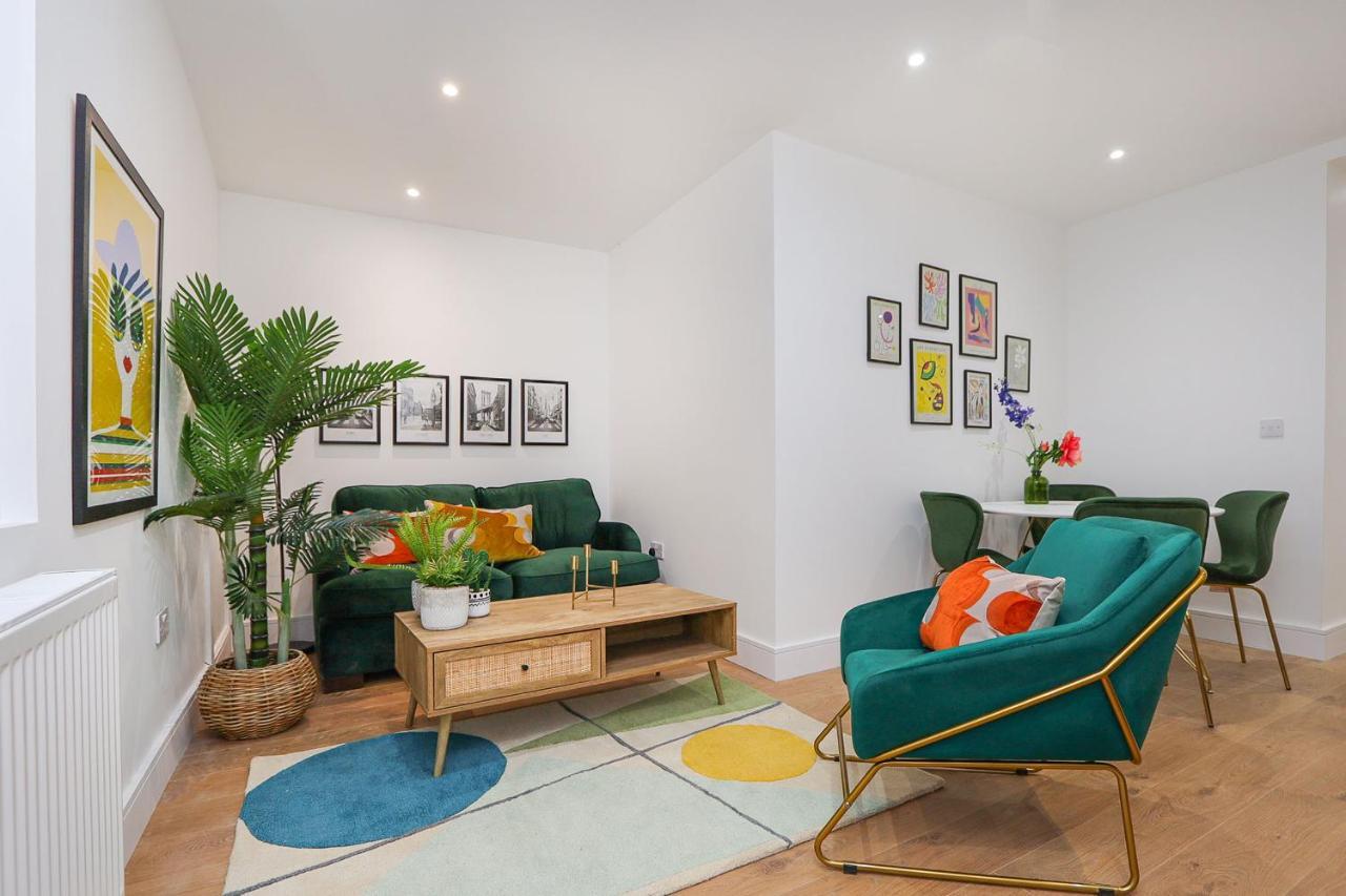 The Secret, 1 Bed Flat With Patio - Zone 2 Londen