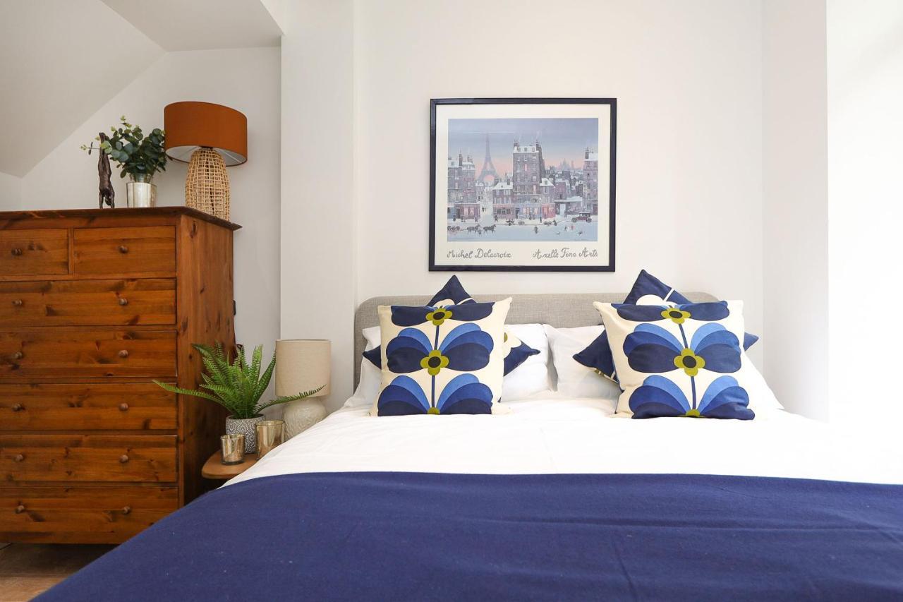 The Secret, 1 Bed Flat With Patio - Zone 2 *