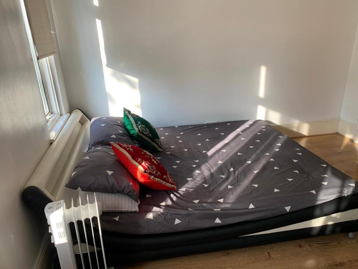 Gasthuis Double Bedroom Near The St Street Rail Station Londen