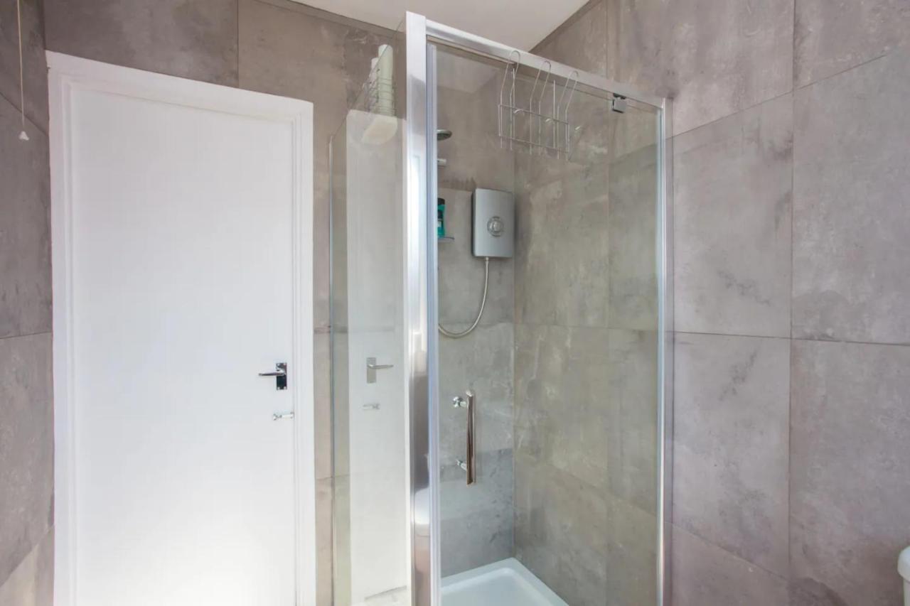 Stylish 4bd House With Private Garden - Stratford Vakantiehuis Londen