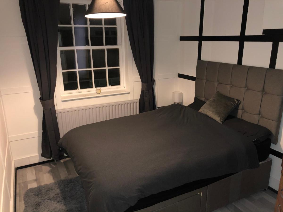 Gasthuis Great Location For Tourists And Commuters, Close To Transport Links, Double Bed Rooms. Londen