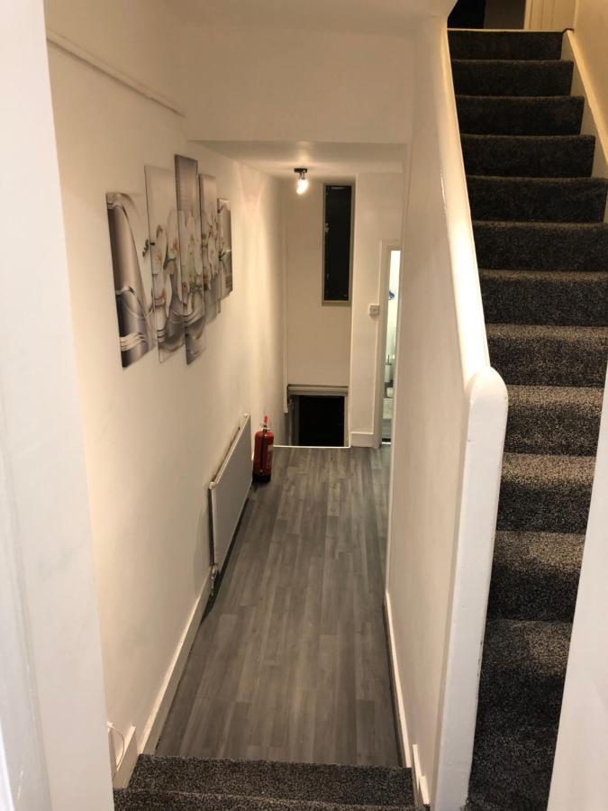 Great Location For Tourists And Commuters, Close To Transport Links, Double Bed Rooms. *