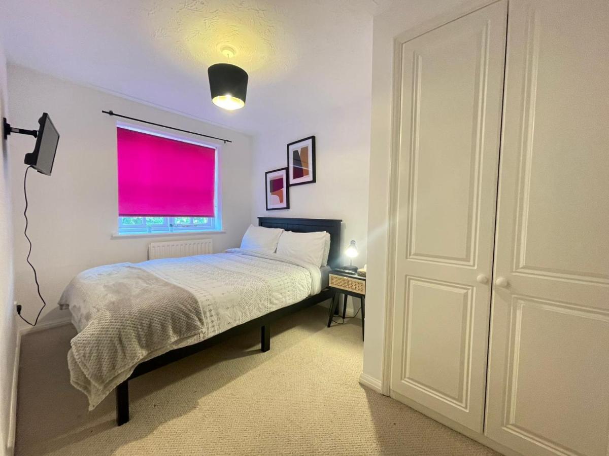 Private Double With Smart Tv In Greenwich