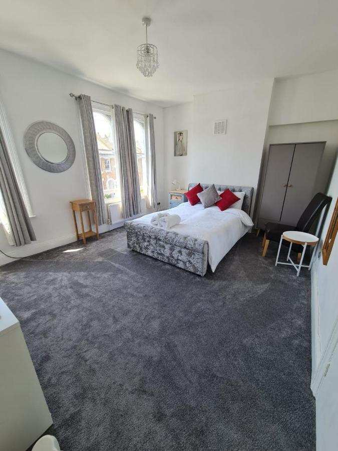 Three Bedroom House * London