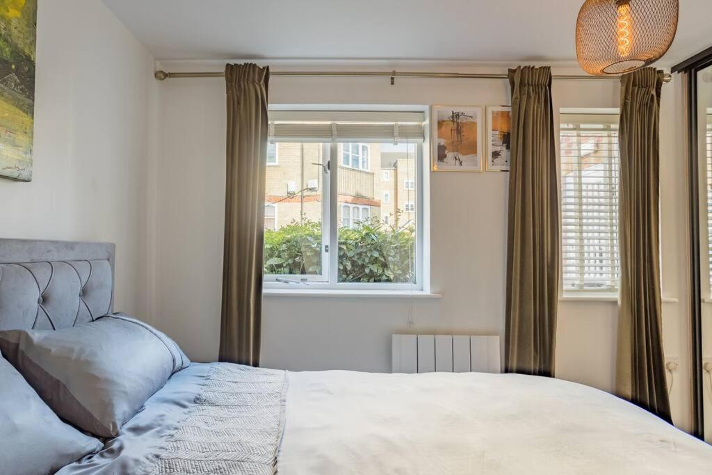 Bright &spacious One Bedroom Flat Off Canary Wharf *