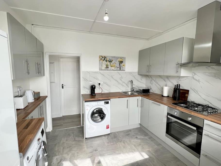 Appartement Lovely 3 Bedrooms Flat Londen
