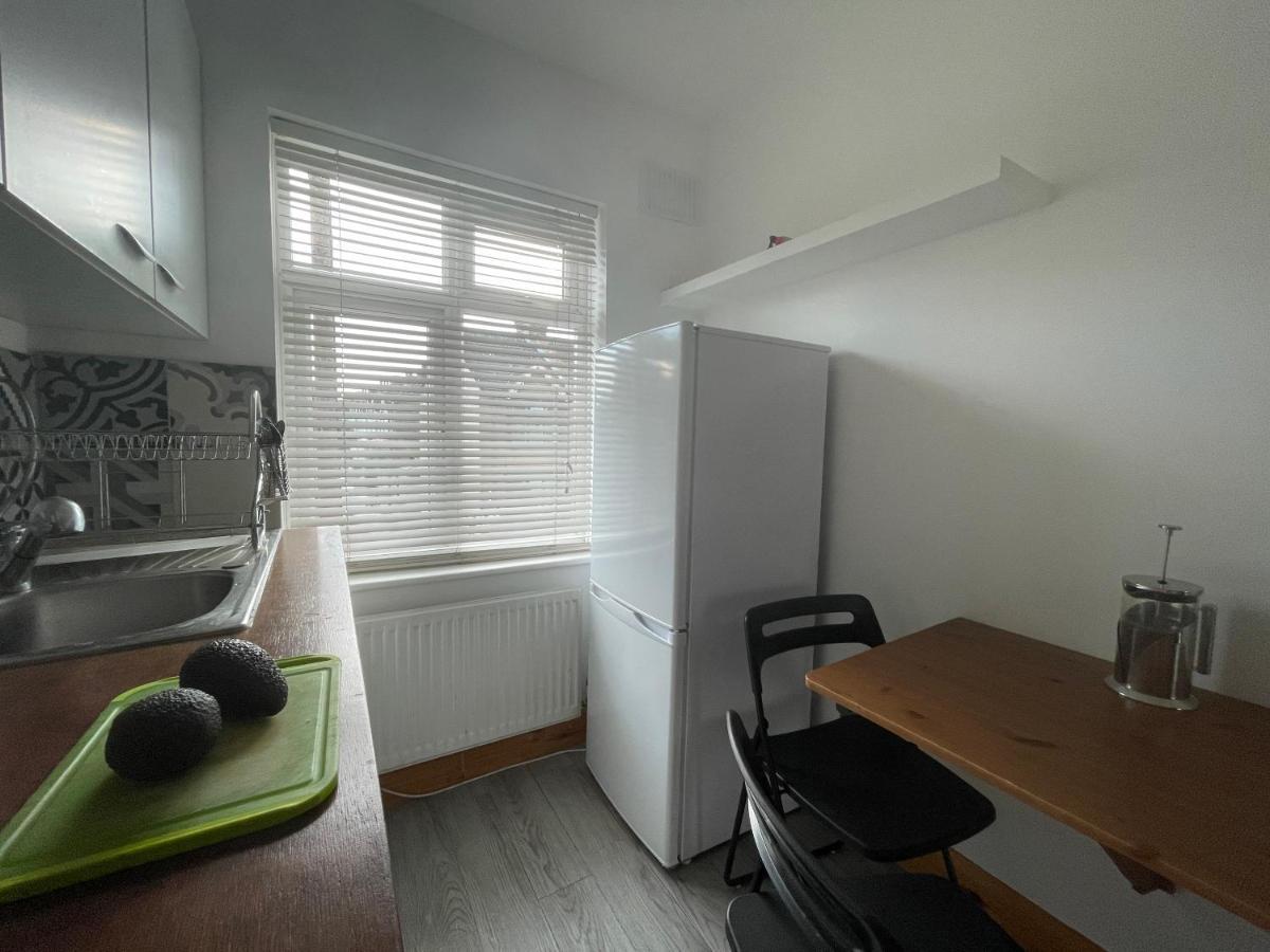 Entire House Floor Perfect For Couples & Freelancers - Available For Single Too Pensión *