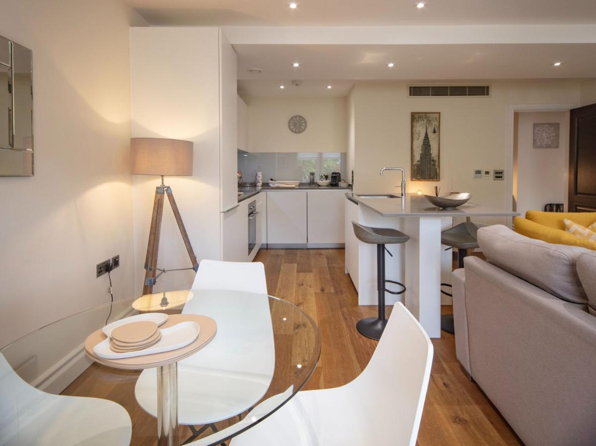 Kensington High Street One Bed Apartment London