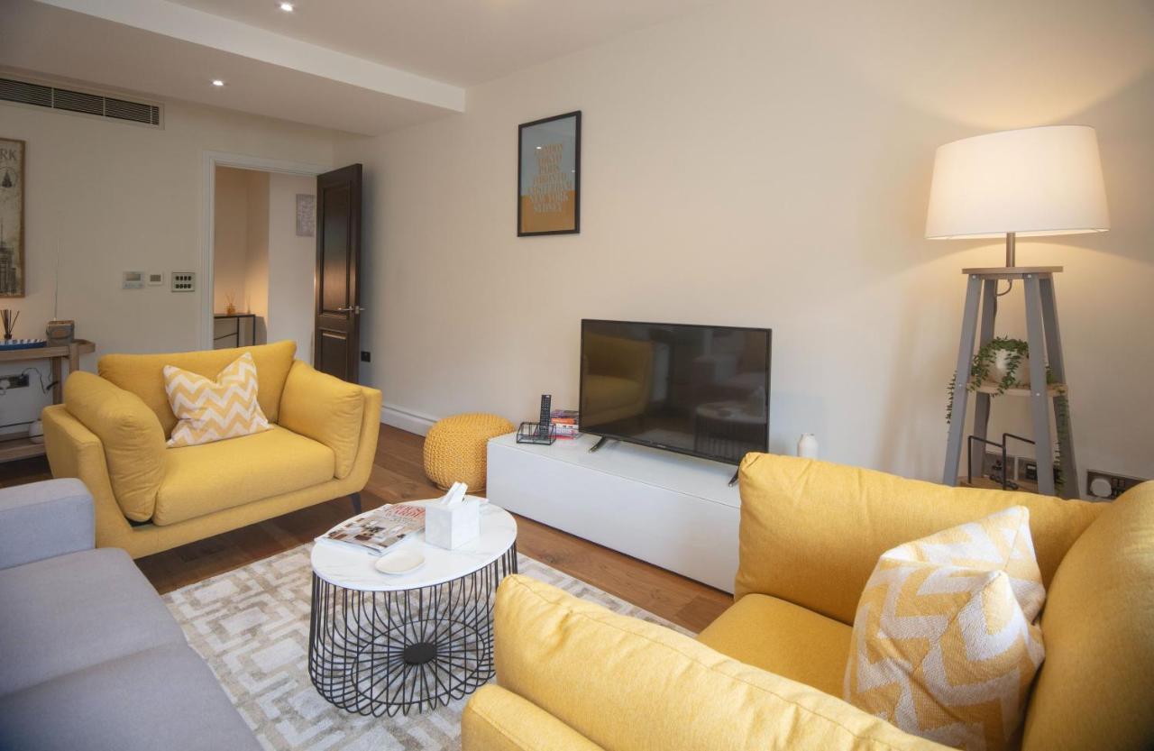 Kensington High Street One Bed Apartment *