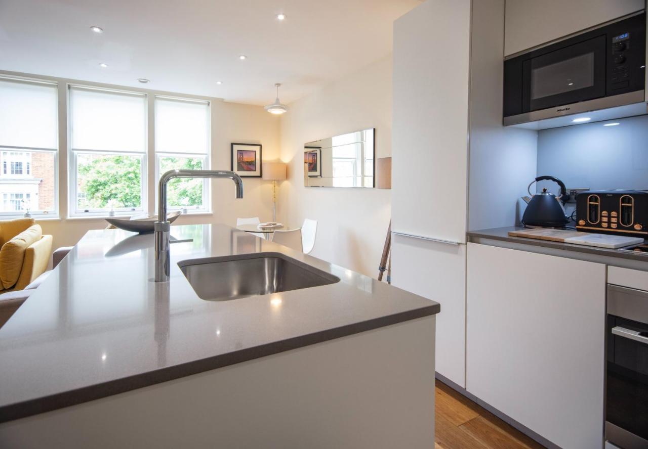 Apartment Kensington High Street One Bed London