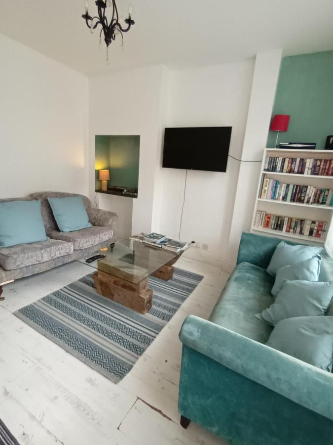 3 Bed Lovely Garden Flat Wandsworth Apartment