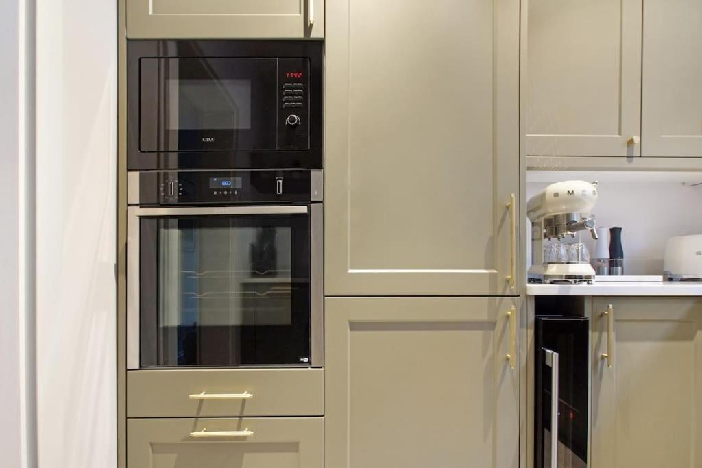 Apartment Newly Refurbished, Cosy & Modern In E17 London