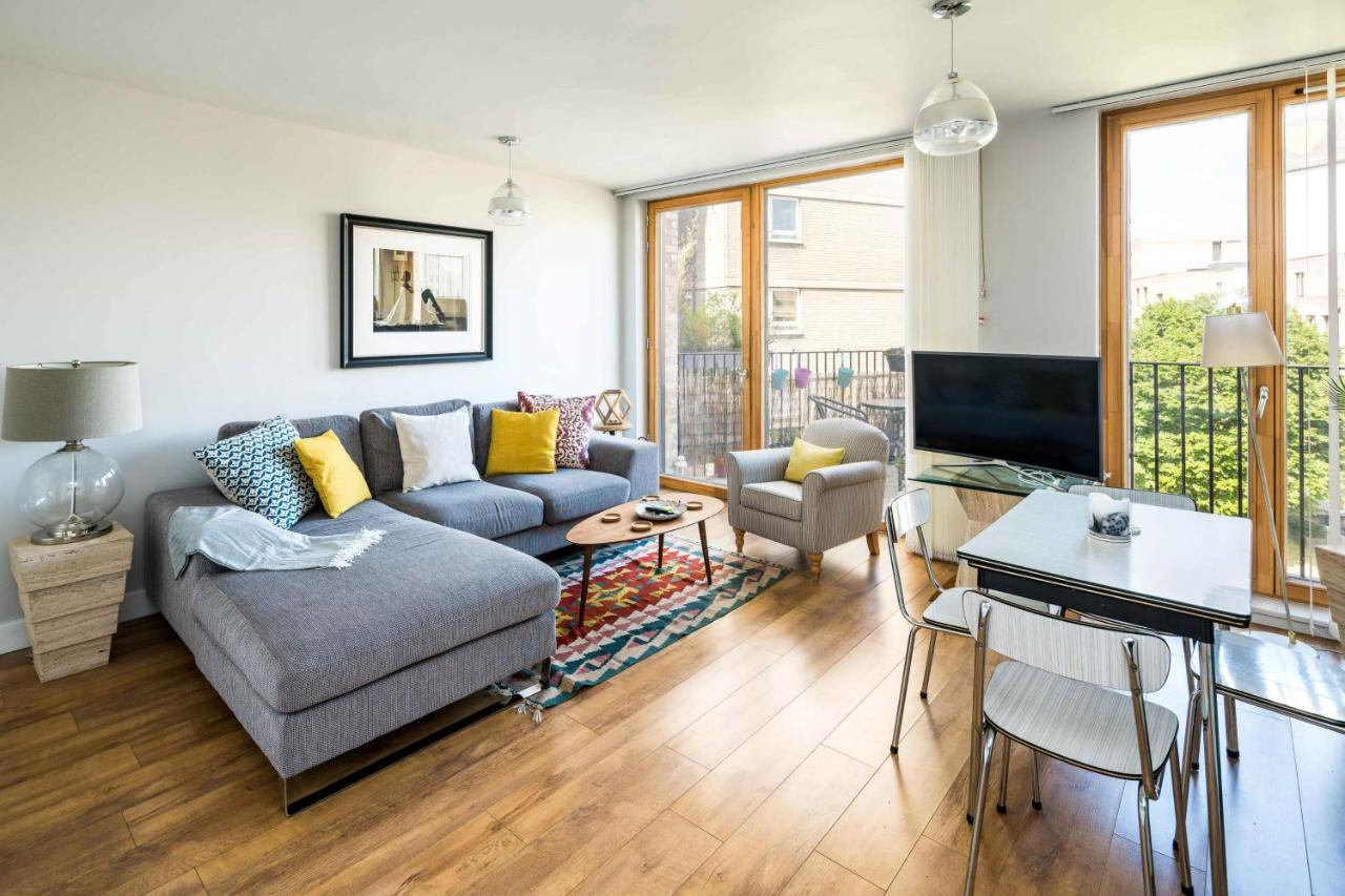 Apartment Shiny & Comfy With Underground Links Nearby! London