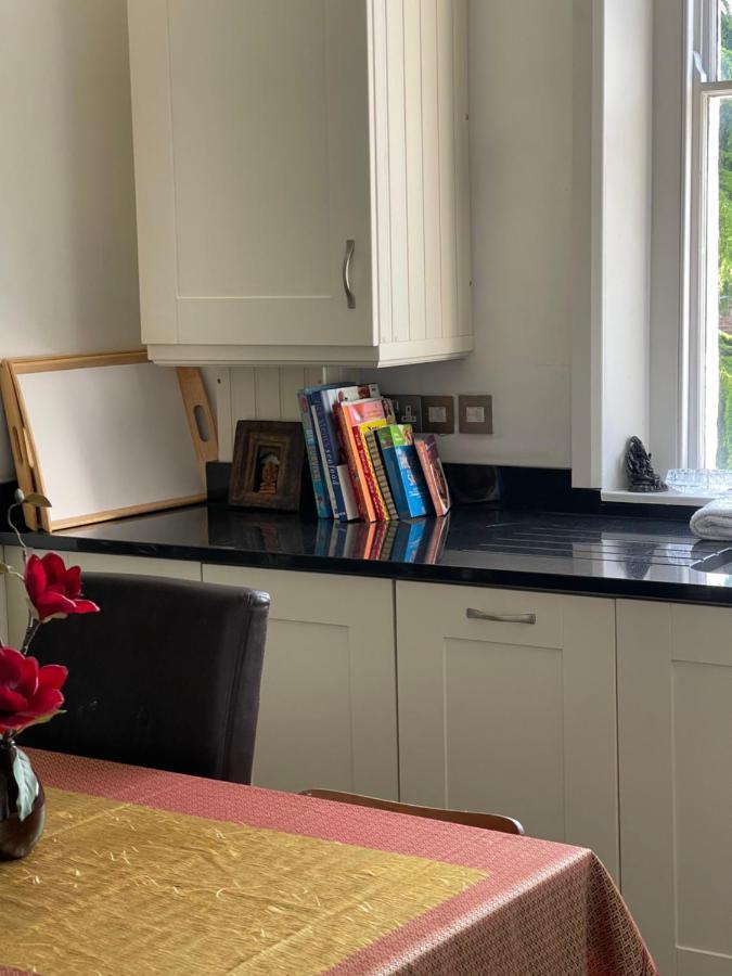 Apartment Camden Bachelor Pad , Location In Camden , Ideal Space For Small Family London