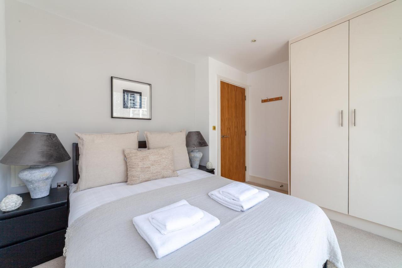 The Canary Wharf Apartment