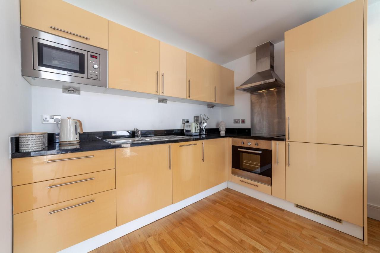 The Canary Wharf Apartment *