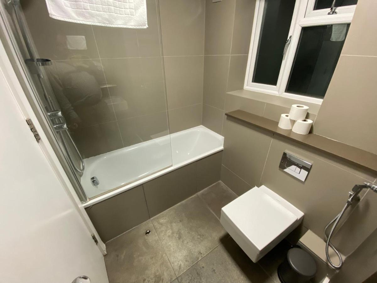 Knightsbridge Opposite Harrods Large Self Contained 1 Bedroom
