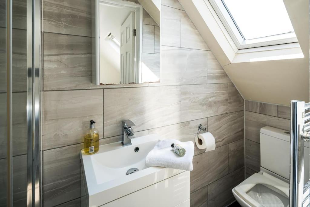 Golders 5 Stars Modern Apartment London
