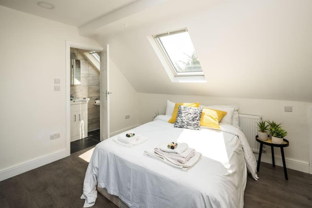 Golders 5 Stars Modern * London