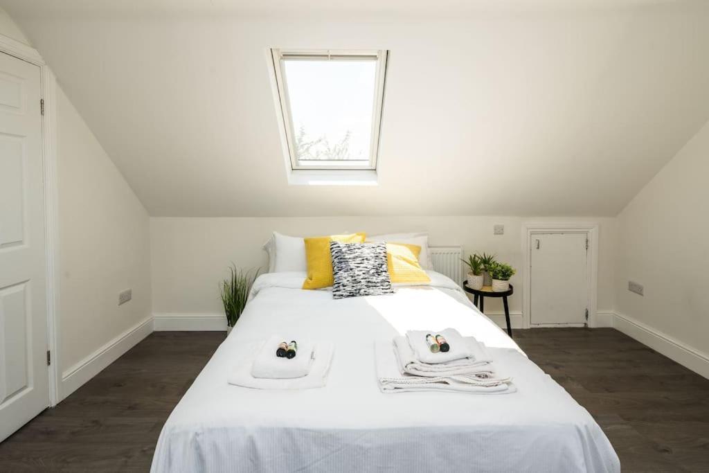 Golders 5 Stars Modern Apartment