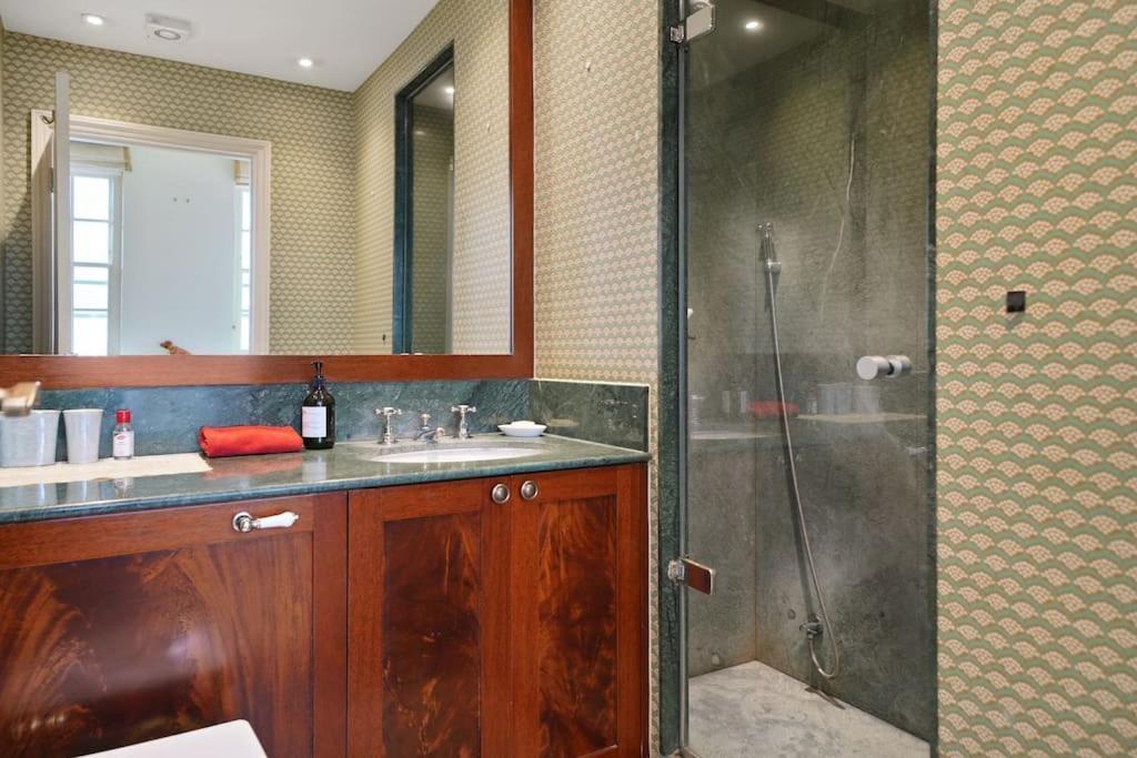 Three Bedroom In Sloane Square Apartment *
