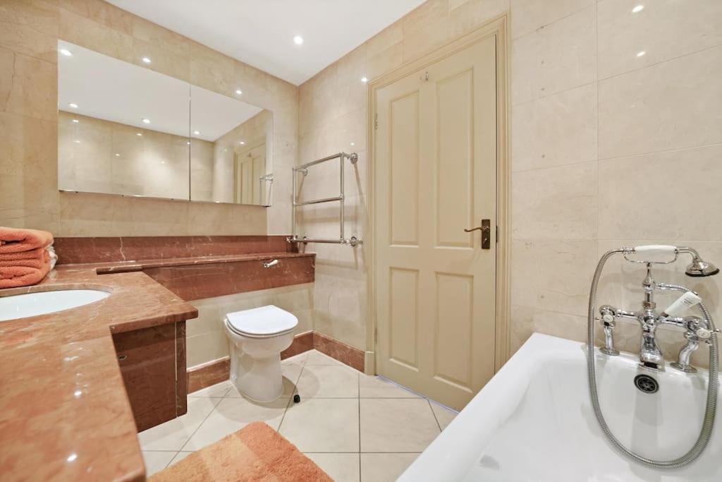 Three Bedroom In Sloane Square Apartment