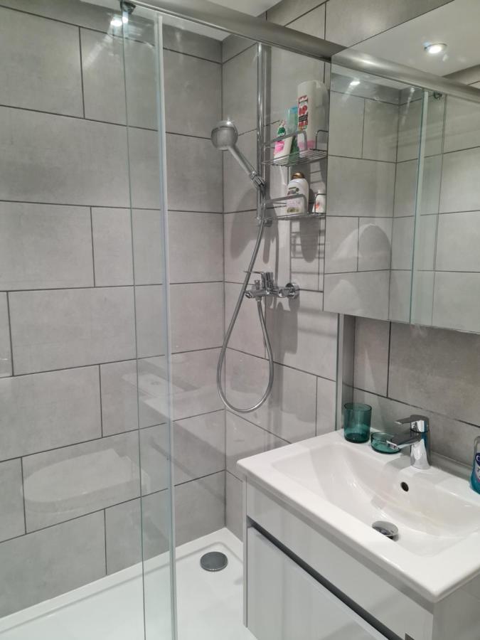 New - Family 2 Bedroom In Quiet Street Near Parks 107-3 1fl