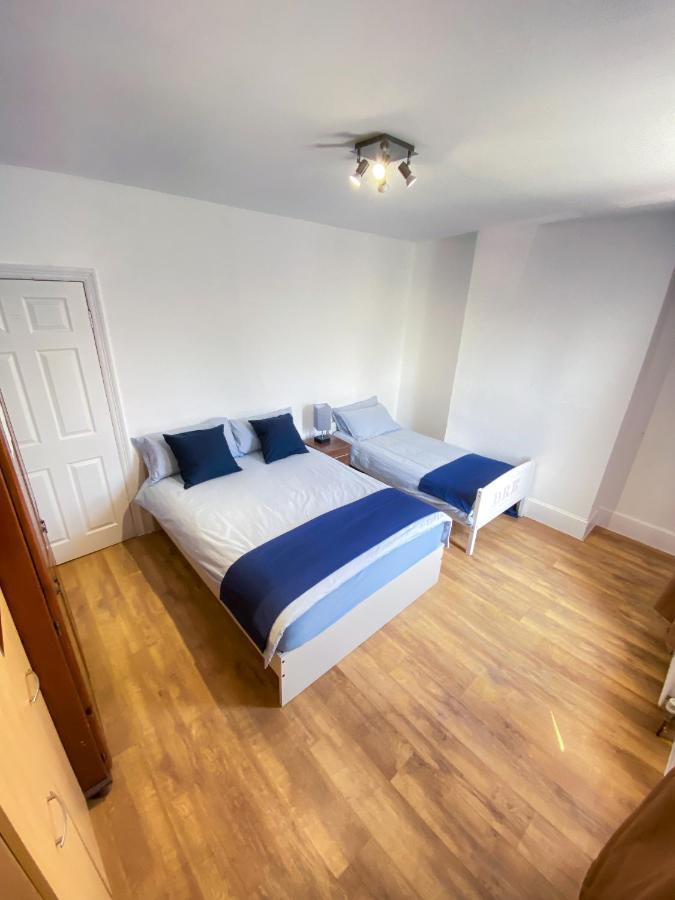 4 Bedroom House Parking & Garden Near Central Londres