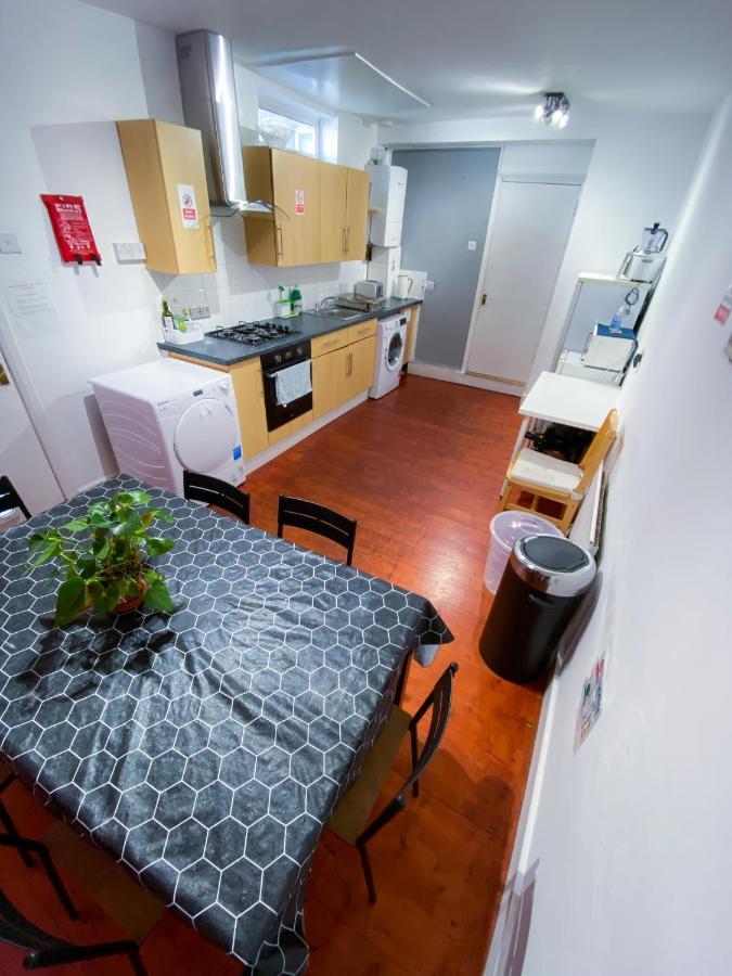 4 Bedroom House Parking & Garden Near Central * Londres