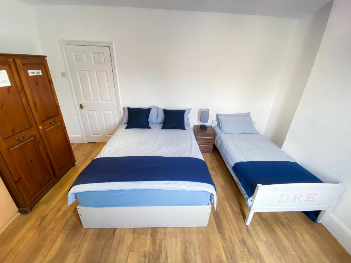 4 Bedroom House Parking & Garden Near Central Londres