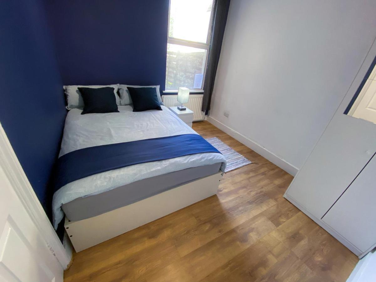 4 Bedroom House Parking & Garden Near Central * Londres
