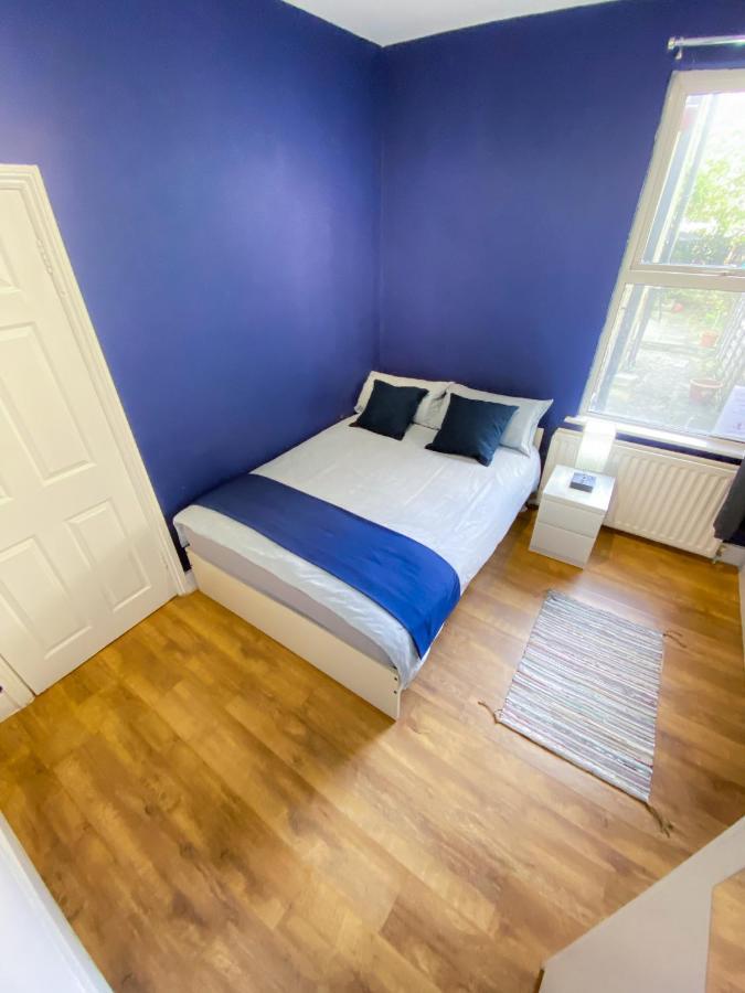 4 Bedroom House Parking & Garden Near Central Londres