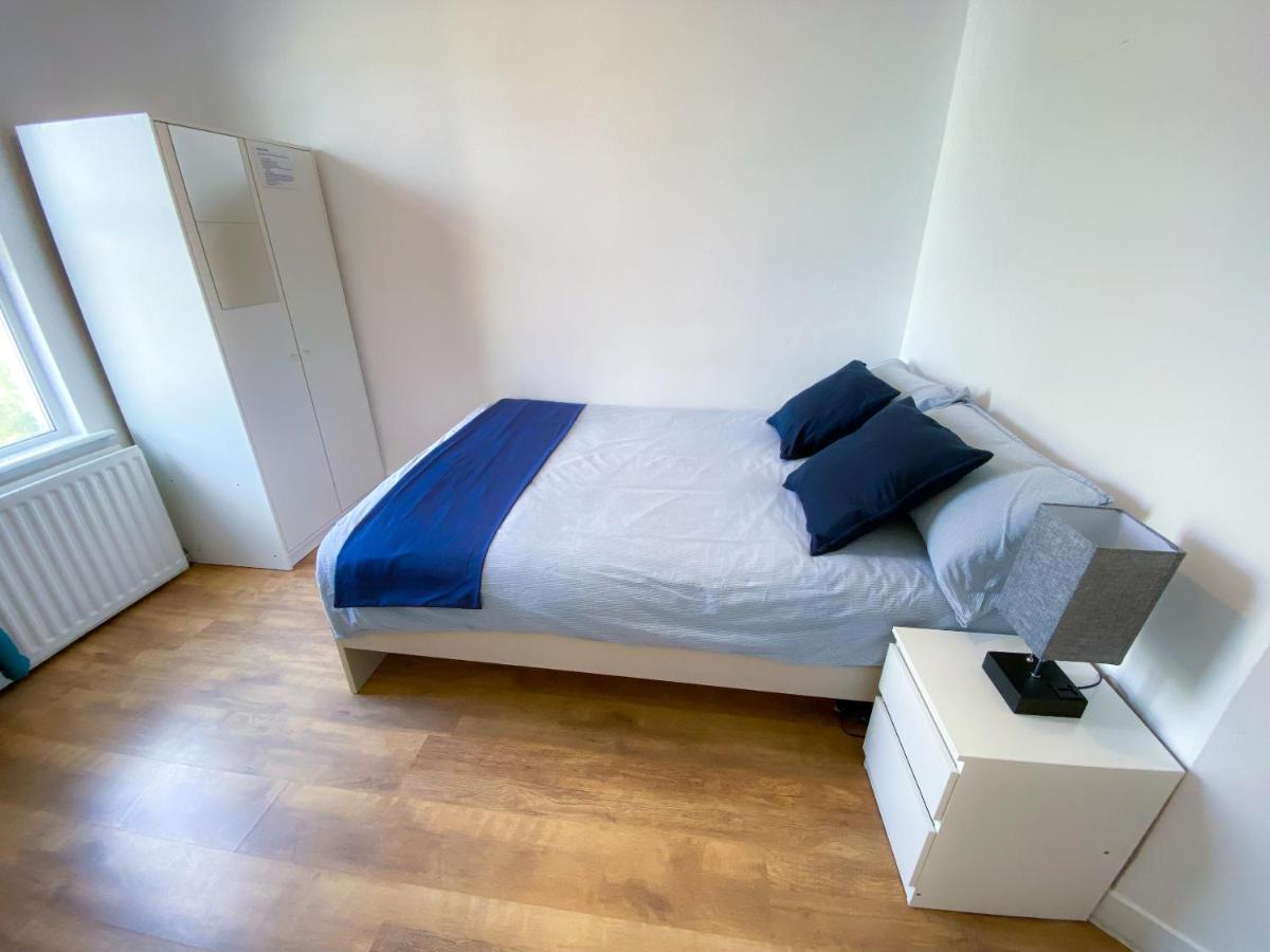 4 Bedroom House Parking & Garden Near Central * Londres