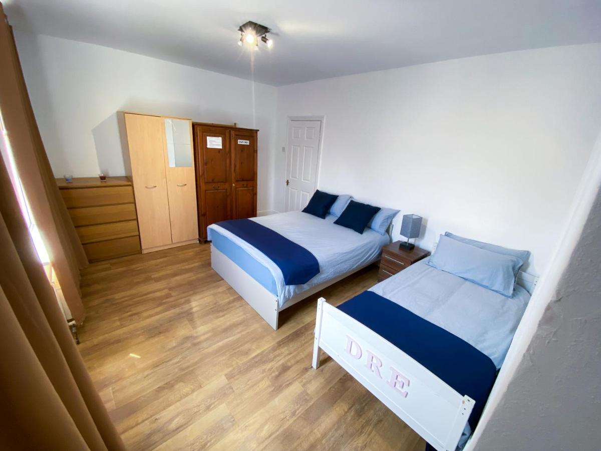 4 Bedroom House Parking & Garden Near Central Сasa de vacaciones